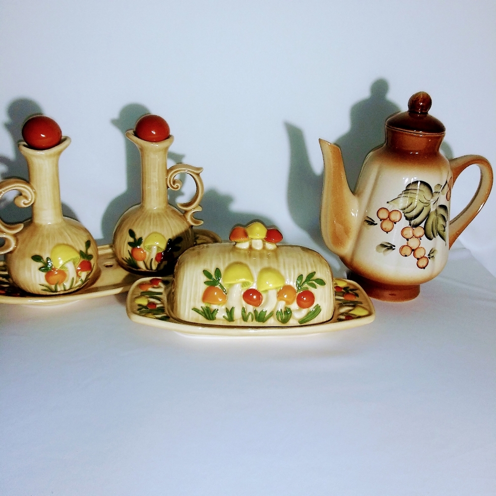 Ceramic Teapot,vintage  brown and cream.